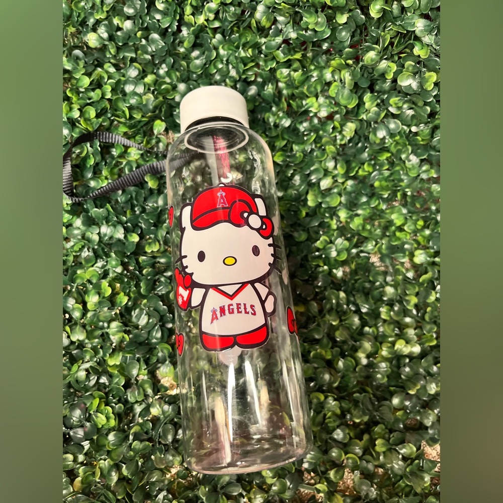 Hello kitty Angels bottle water